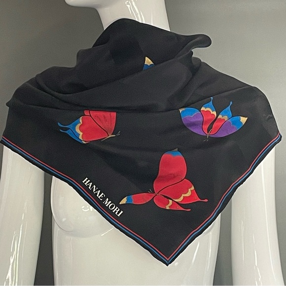 Vintage Hanae Mori Silk Scarf Butterfly Print 32 In Sq Very Good Condition - Picture 7 of 7